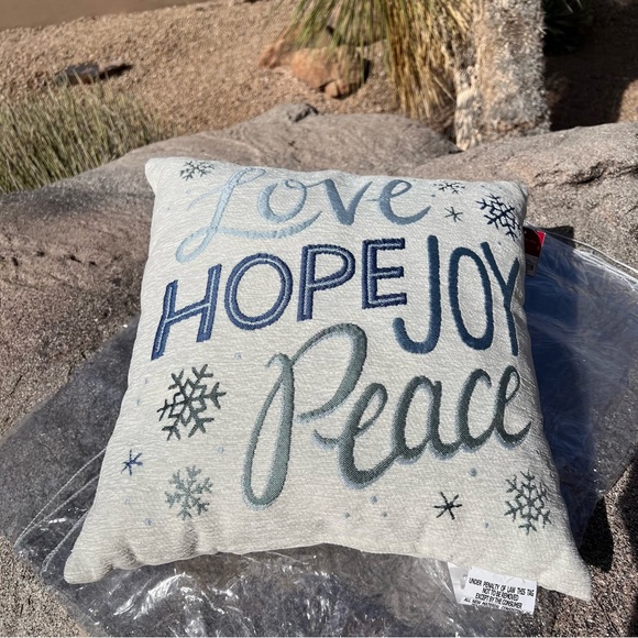 ⬇️St. Nicholas Square NWT Throw Pillow 18inX18in Ivory Sentiment Tapestry Kohls - Picture 1 of 11